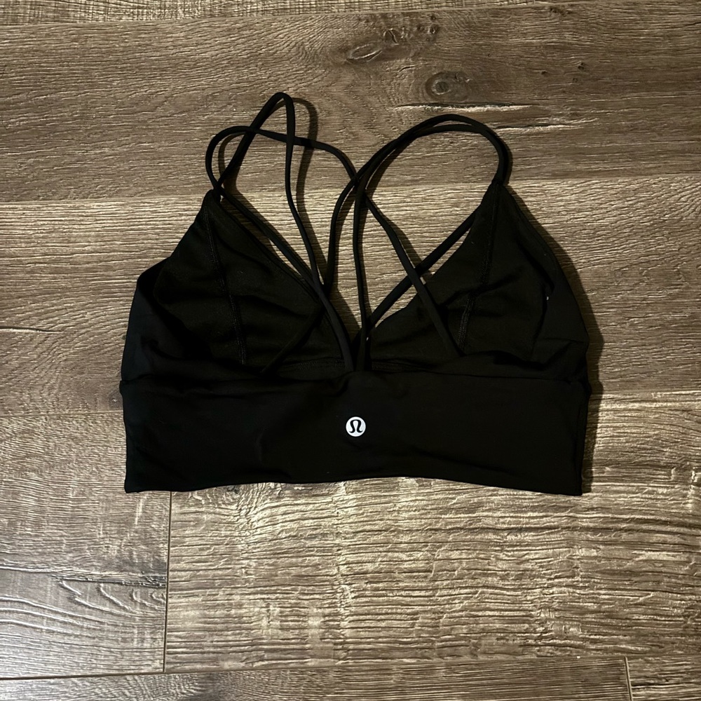 Lululemon black yoga style sports bra size M/6 great condition.